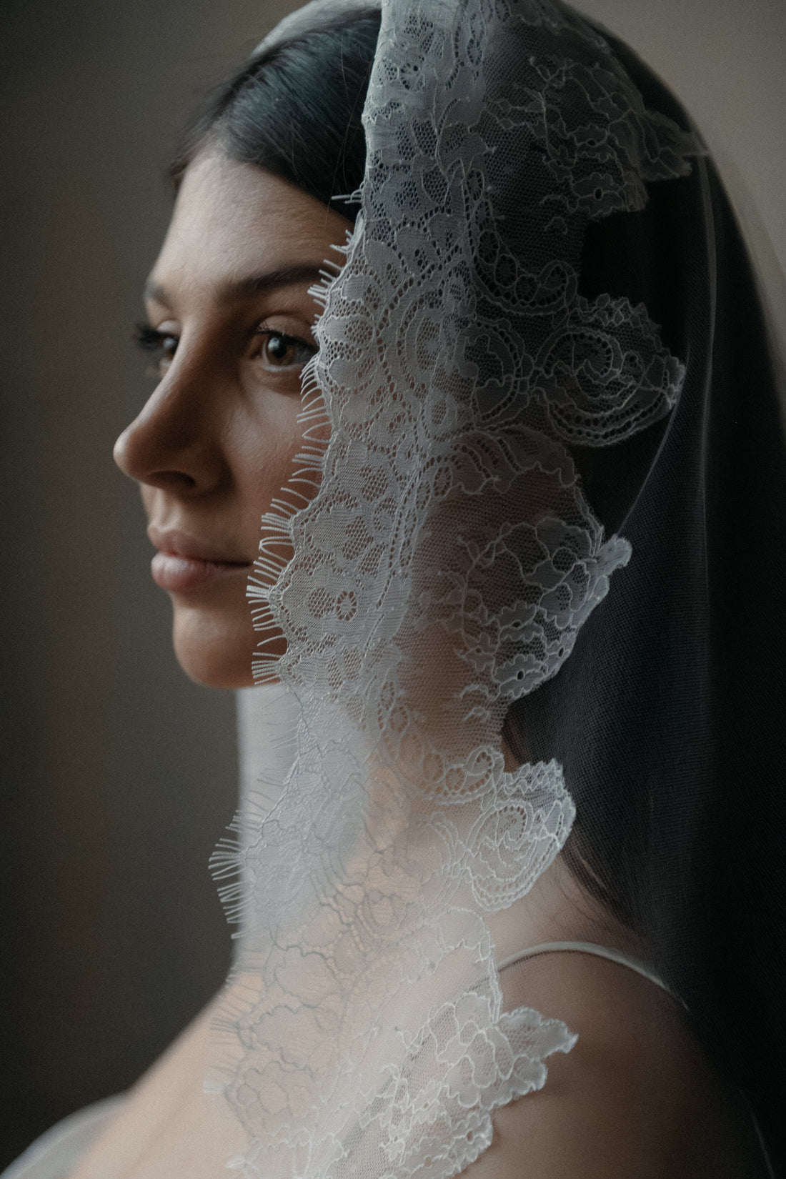 2026 Veil Trend: The Mantilla